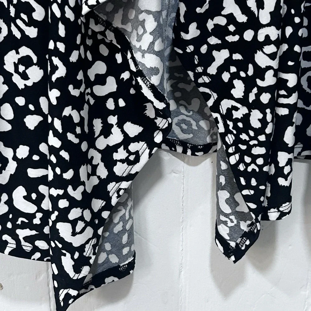 Isabella Rodriguez L Black White Print Open Front Swing Cardigan Waterfall Hem